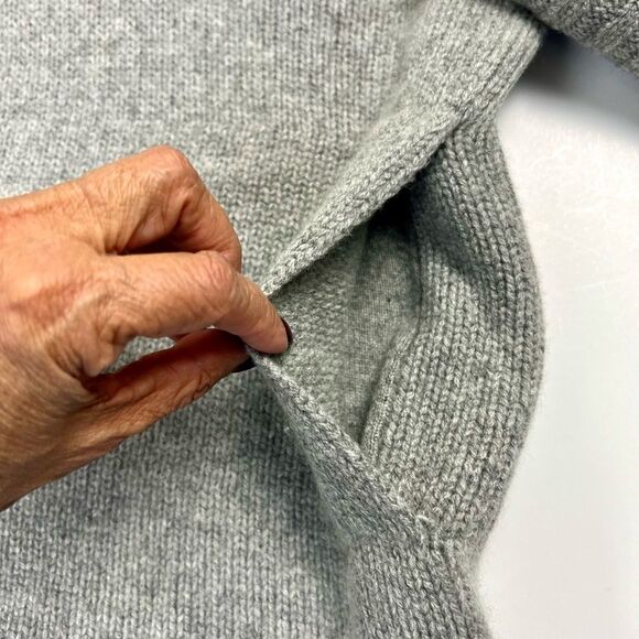 Theory Bergdorf Goodman 100% Cashmere Pullover Sweater - Picture 7 of 12